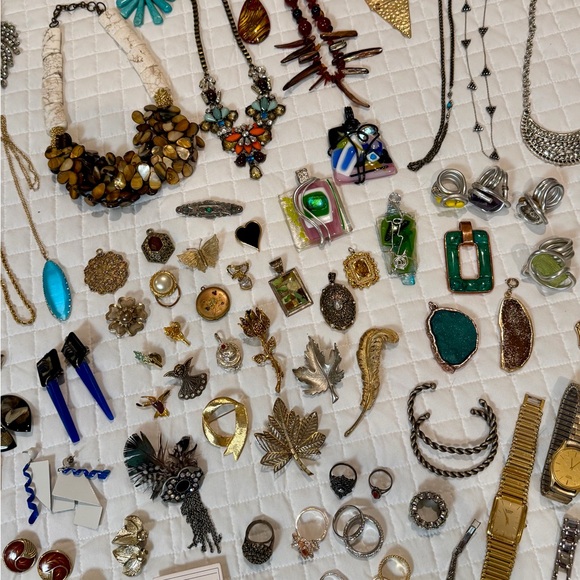Lot Of 128 VINTAGE TO NOW JEWELRY w/ Marked Pieces Necklaces Earrings,etc HUGE - Picture 7 of 12